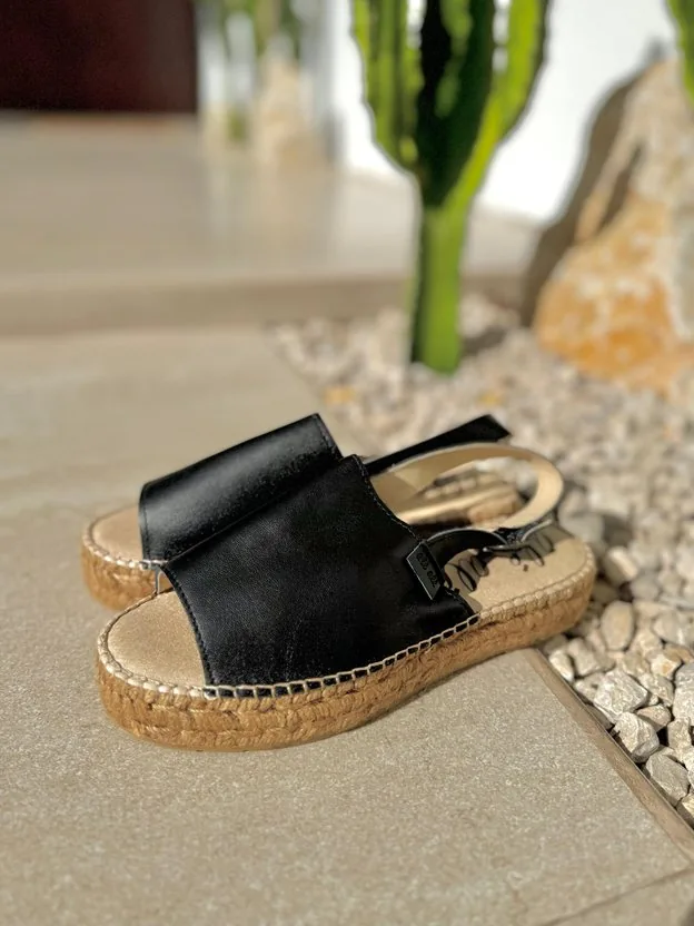 Mule negra de cuero