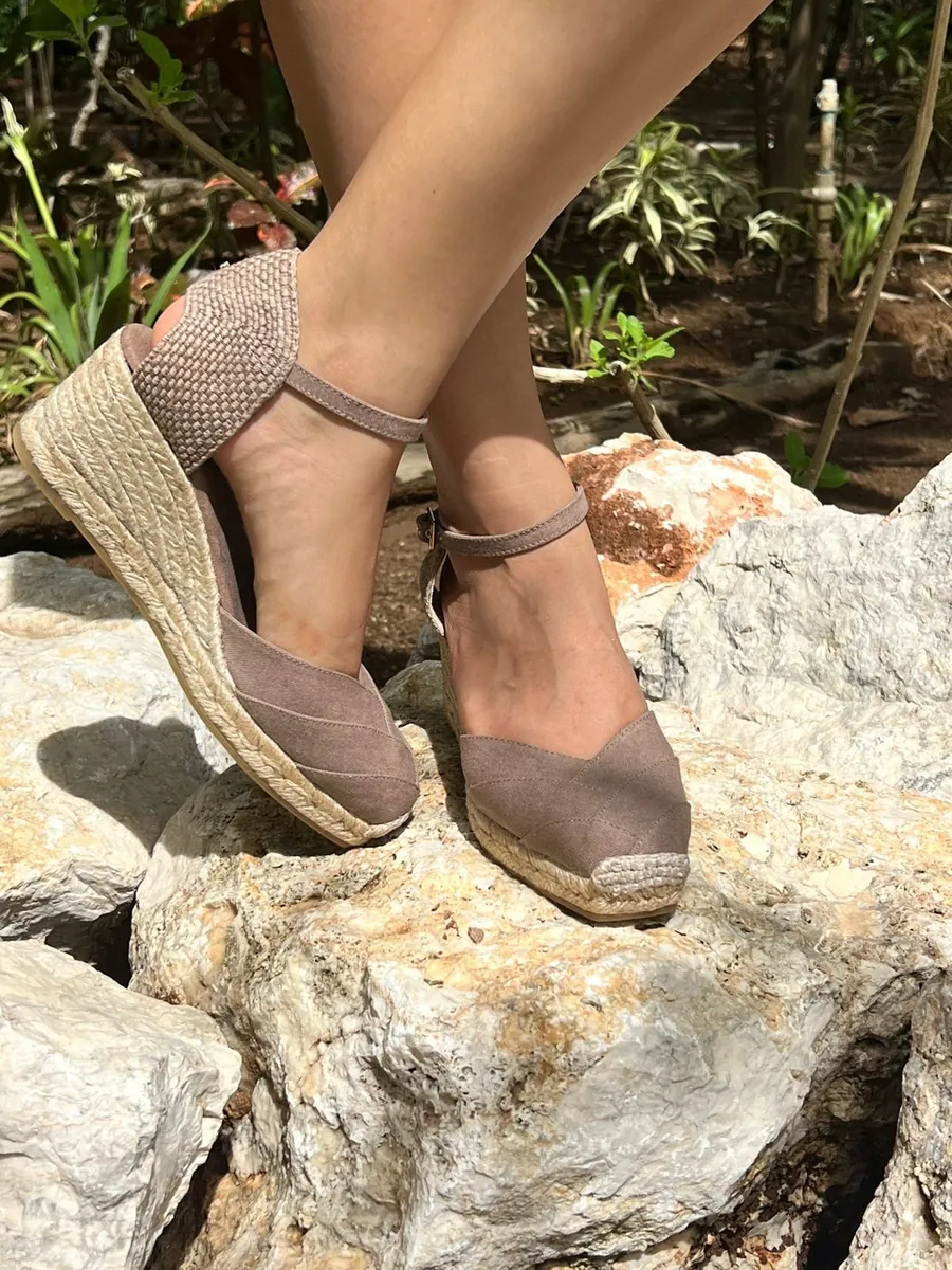 Tobi Taupe